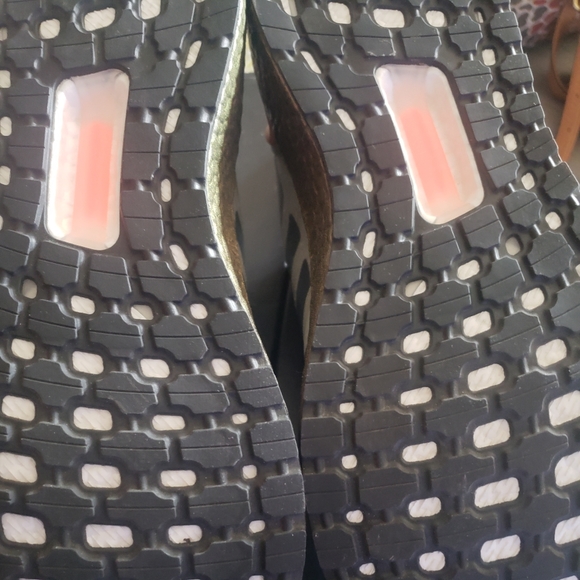 ADIDAS ULTRA BOOST 20 NWB - Picture 5 of 5